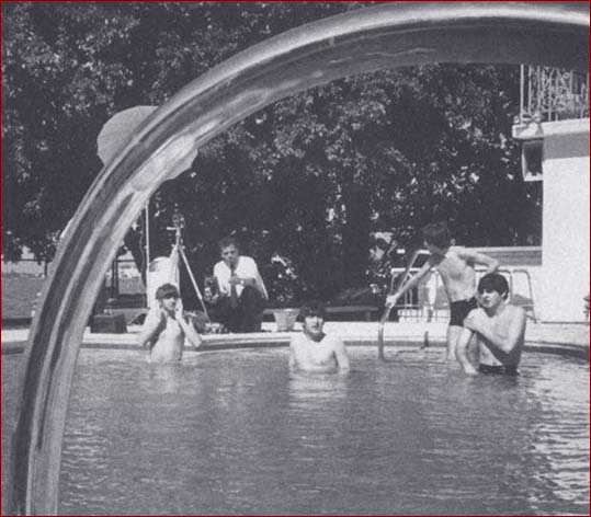 The Swimming Pool [1977]